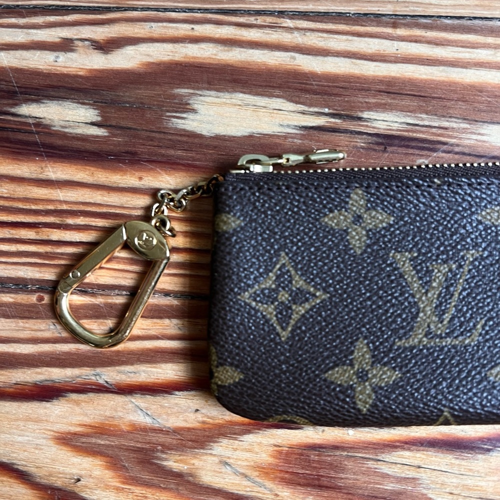 Authentic Louis Vuitton Key Pouch in Damier